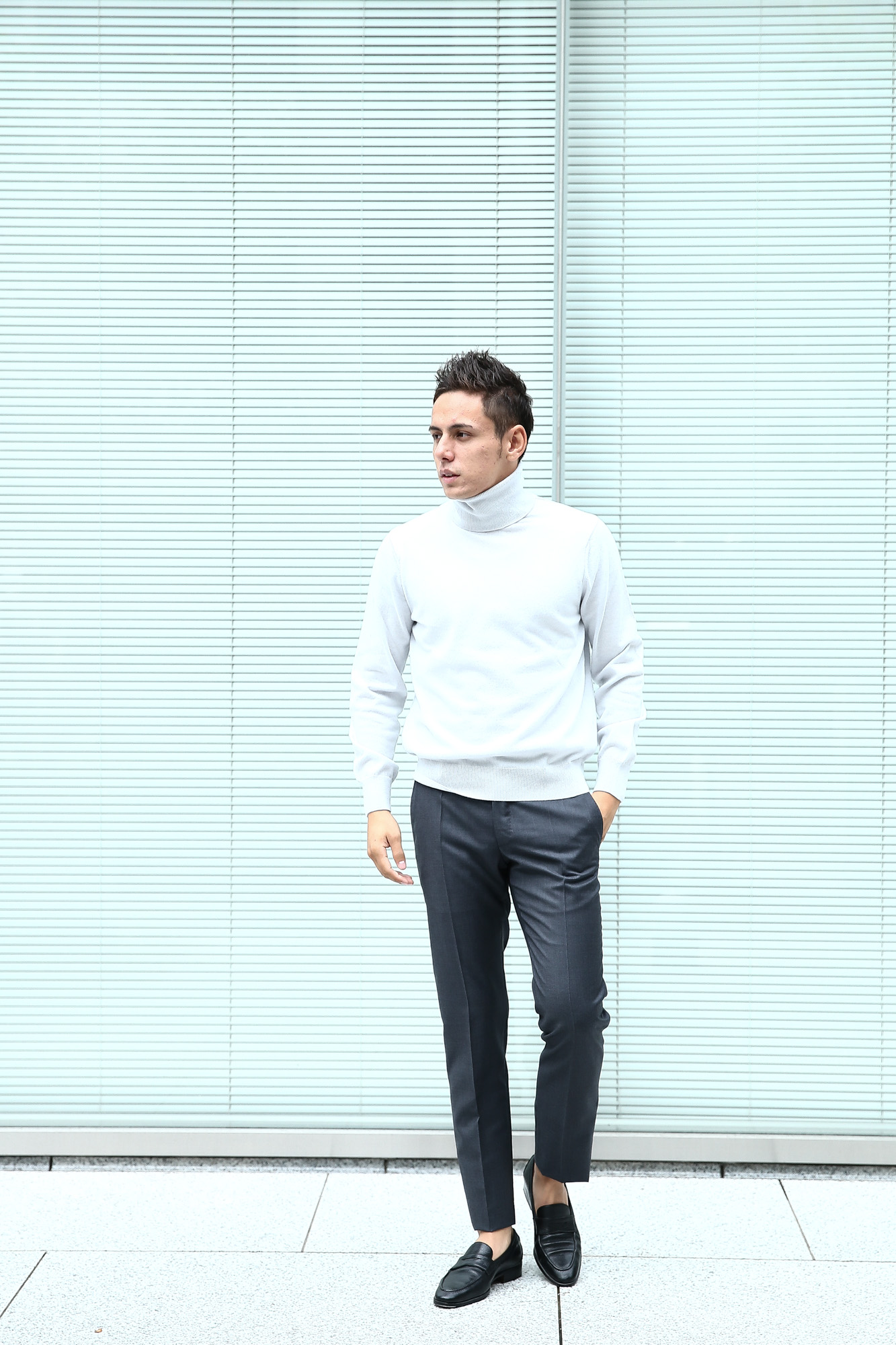 Cruciani (クルチアーニ) Cashmere Turtle Neck Sweater