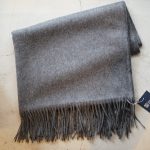 Johnstons (ジョンストンズ) WA56 STOLE Cashmere 100% カシミア 大判 ストール MID GREY (ミッドグレー・HA0501) Made in Scotland (スコットランド製) 2017 秋冬新作のイメージ