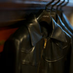 Cuervo (クエルボ) Satisfaction Leather Collection (サティスファクション レザー コレクション) East West(イーストウエスト)  SMOKE(スモーク) BUFFALO LEATHER (バッファロー レザー) レザージャケット BLACK(ブラック) MADE IN JAPAN (日本製) 2019 秋冬新作 【入荷しました】【フリー分発売開始】のイメージ