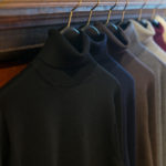 Cuervo (クエルボ) Sartoria Collection (サルトリア コレクション) John(ジョン) Turtle Neck Sweater (タートルネックセーター) ウールニット セーター BLACK (ブラック),NAVY(ネイビー),BROWN(ブラウン),CHARCOAL(チャコール),GRAY(グレー),BORDEAUX (ボルドー),WHITE(ホワイト)  MADE IN JAPAN (日本製) 2019 秋冬新作 　【入荷しました】【フリー分発売開始】のイメージ