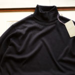 JOHN SMEDLEY (ジョンスメドレー) IMPERIAL KASHMIR (カシミアシリーズ) ARLINGTON (アーリントン) CASHMERE × Merino Wool (カシミア × メリノウール) 30ゲージ カシミアウール タートルネックセーター MIDNIGHT (ミッドナイト) Made in England (イギリス製) 2019秋冬新作 【入荷しました】【フリー分発売開始】のイメージ