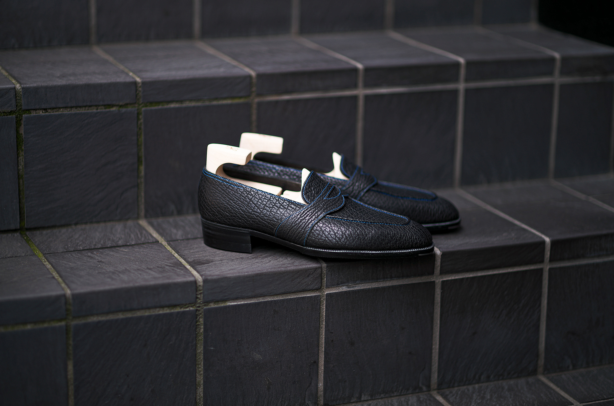 Yohei Fukuda "MTO" Loafer Shark Skin Black 2024 ヨウヘイフクダ ローファー シャークスキン ブラックブルーステッチ スリッパ 愛知 名古屋 Alto e Diritto altoediritto アルトエデリット