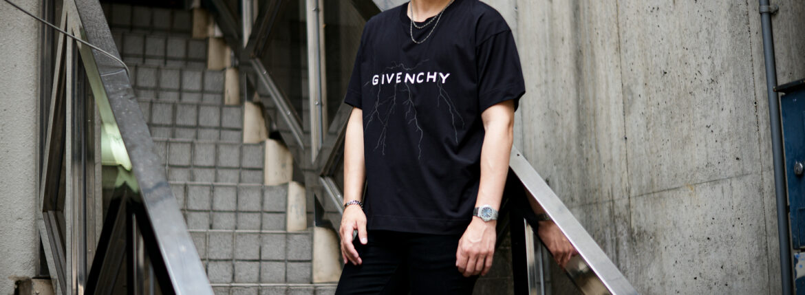 GIVENCHY（ジバンシー）Boxy fit t-shirt in cotton with reflective artwork (リフレクティブモチーフ ルーズフィット Tシャツ) ルーズフィット ロゴプリント Tシャツ BLACK(ブラック)のイメージ