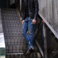 BALMAIN（バルマン）SLIM BIKER JEANS (スリム ストレッチ バイカー ジーンズ) ストレッチ スリム バイカー デニムパンツ BLUE (ブルー) made in italy (イタリア製) 2024のイメージ