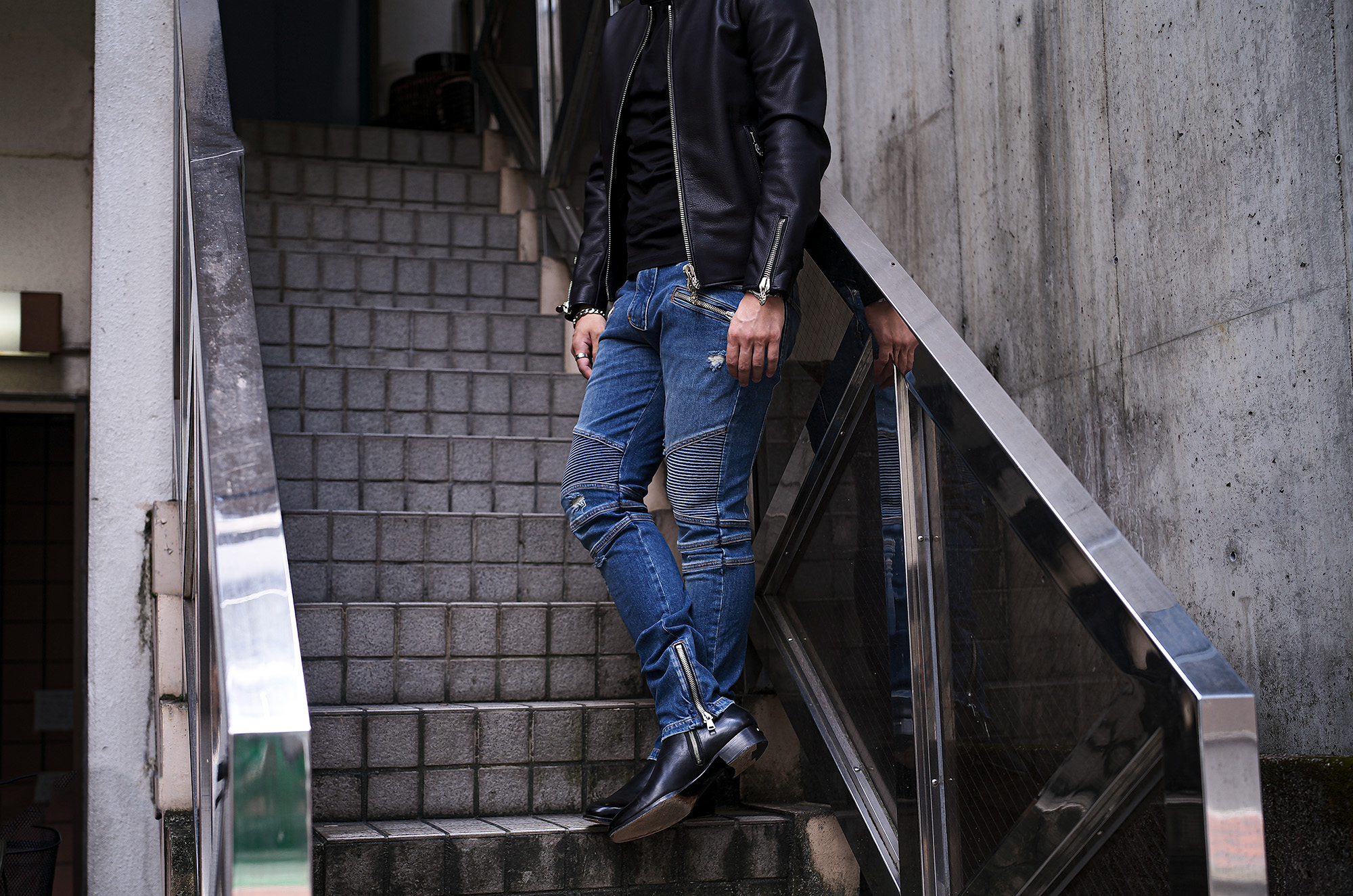 BALMAIN（バルマン）SLIM BIKER JEANS (スリム ストレッチ バイカー ジーンズ) ストレッチ スリム バイカー デニムパンツ  BLUE (ブルー) made in italy (イタリア製) 2024 – 正規通販・名古屋のメンズセレクトショップ Alto e Diritto