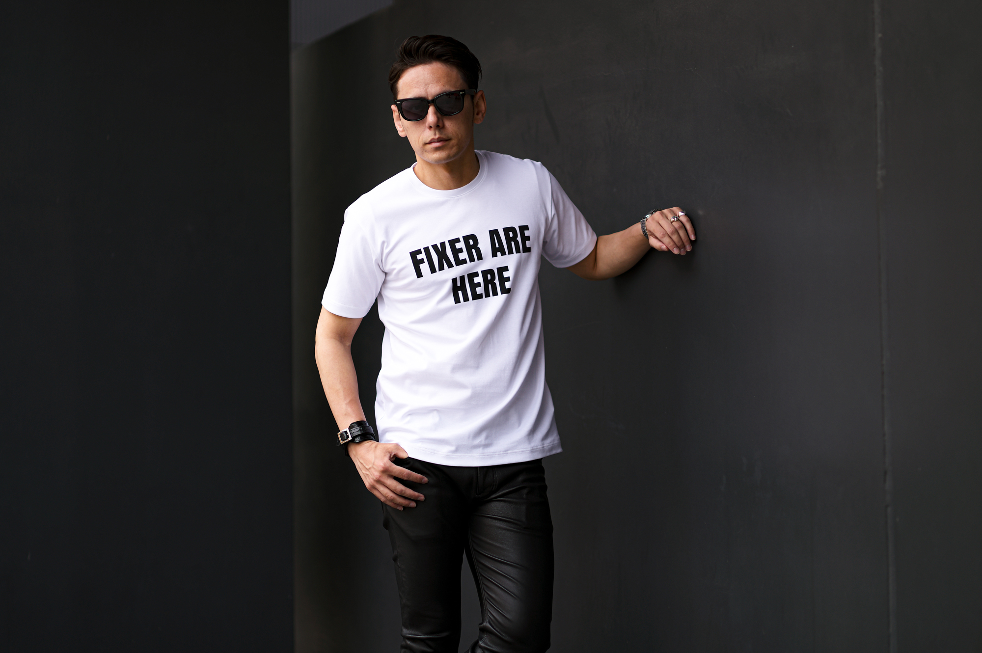 FIXER (フィクサー) FTS-05 FIXER ARE HERE プリントTシャツ WHITE (ホワイト) 【ご予約開始】【2024.8.25(Sun)～2024.9.08(Sun)】愛知 名古屋 Alto e Diritto altoediritto アルトエデリット