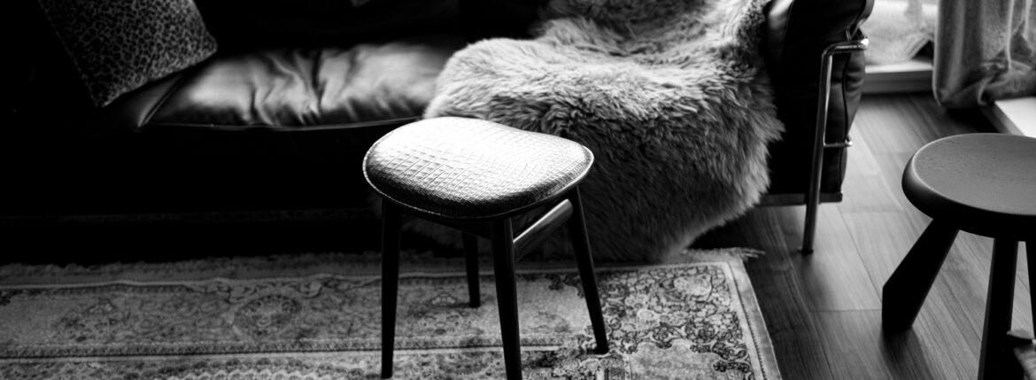 FIXER FSL-01 EBONY POROSUS CROCODILE STOOL BLACK // 3 FAUTEUIL GRAND CONFORT, GRAND MODELE // RUBELLI Nausicaa GOLD 2016 // 523 TABOURET MERIBEL // 699 SUPERLEGGERAのイメージ