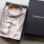 BORRIELLO "MADE TO MEASURE" NEW YORK Popeline Stretch BEIGE 2025 ボリエッロ ストレッチコットン ブロード ワンピースカラー シャツ ベージュ 愛知　名古屋 Alto e Diritto altoediritto アルトエデリット