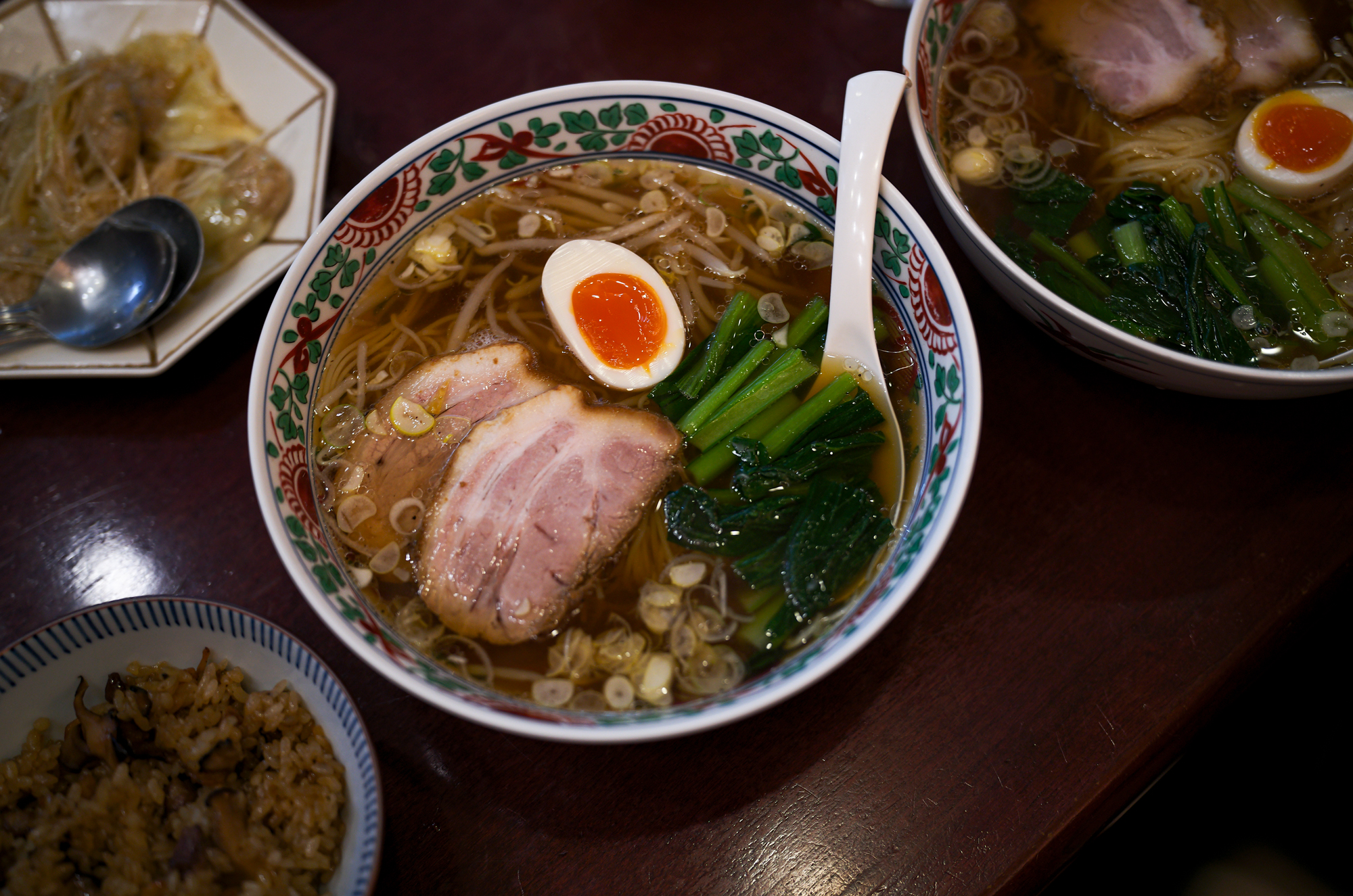 中華風家庭料理 ふーみん (表参道/中華料理)　〒107-0062 東京都港区南青山５丁目７−１７ 03-3498-4466　表参道・青山エリアの南青山の中華料理店、中華風家庭料理 ふーみんのオフィシャルページです　CHACOあまみや　千駄ヶ谷の有名なステーキ屋「CHACOあめみや」 炭焼きステーキ 〒151-0051 東京都渋谷区千駄ケ谷１丁目７−１２ 03-3402-6066 http://chacoamemiya.com/sp/ １９７９年（昭和５４年）に開店してから当時のままの姿の店内は重みを感じる。　（お客様からは「昭和の香りがする・・」と言われます）真っ白だった壁も年月を感じさせる趣がある。店内に入るとまず目に入るのが、大きな炭焼きの竈。営業当時からの肉の旨みを沢山吸い込んでいるかも・・・。１９７９年（昭和５４年）に開店してから当時のままの姿の店内は重みを感じる。　（お客様からは「昭和の香りがする・・」と言われます）真っ白だった壁も年月を感じさせる趣がある。店内に入るとまず目に入るのが、大きな炭焼きの竈。営業当時からの肉の旨みを沢山吸い込んでいるかも・・・。炭で焼かれたステーキのお皿は鉄板ではなく鋳物です。牛肉は融点が高いため冷めやすい鉄板ではすぐに肉が固くなってしまいます。チャコのお皿は長い時間温かいので柔らかい牛肉をゆっくりご賞味いただけます。ワイン片手に語らいながら心安らぐ美味しい時間をお過ごしください。LA BISBOCCIA　ラ・ビスボッチャ/LA BISBOCCIA (広尾/イタリアン) RISTORANTE LA BISBOCCIA 〒150-0013 東京都渋谷区恵比寿2-36-13 広尾MTRビル1F "イタリア政府公認レストラン"として選ばれた本格的イタリアン。スタッフもイタリア人が中心で、イタリアにいる気分になれそうな空間。 https://labisboccia.tokyo/ 愛知 名古屋 Vineria Cassini ヴィネリア カッシーニ 東別院 イタリアン 愛知県名古屋市中区伊勢山1-9-13 伊勢山ハイツ1F #1F Iseyamahaitsu, 1-9-13 Iseyama Naka-ku, Nagoya-shi, Aichi-ken 460-0026, Japan イタリアを旅するような気分で楽しむ郷土料理と様々なワイン "Vineria(ヴィネリア)とは、イタリア語でVino(ワイン)＋Osteria(食堂)を足した造語です。 イタリアの郷土料理とその土地で造られた様々なワインをイタリアを旅するような気分でお楽しみいただけます。 「イタリア現地の味」を目指した素材を生かすストレートかつ伝統的なイタリア料理をアラカルトもしくはコースでお楽しみください。 約200種類のイタリアワインの中から、ソムリエがベストなワインを選びます。お料理やお好みに合わせたグラスワインやワインコースもご用意しております。"2021年10月15日 煖 MEI メイ イタリアン 国際センター 名古屋市西区那古野1-23-2 四間道糸重3 mei-nagoya.com shikemichi サンタキアラ Santa Chiara コース 18時一斉スタート きのこ キノコ 森内敬子　モーゼ十戒　ナナツモリピノノワール 2016 pinot noir ドメーヌタカヒコ 曽我貴彦 北海道余市郡余市町登町1395  ワイン名古屋市東区徳川町　天然キノコ MEI 那古野 ネコ 猫　にゃんこ 愛知 名古屋 Alto e Diritto altoediritto アルトエデリット カウンター7席 えごま　味噌カツ ミソカツ みそかつ とんかつ 東別院 〒460-0021 愛知県名古屋市中区平和2丁目16-15 052-323-0963  鶴舞線のガード下にあるトンカツの美味しいお店 みそかつ えごま　和食 美奈登 ミナト 老舗焼肉店 神宮前/焼肉 レトロ モクモク 味噌ダレ とんちゃん 熱田 ホルモン ヤキニク とんねるず ペレ きたなシュラン 懐かし 名鉄堀田駅から徒歩20分 瑞穂区 〒467-0879 愛知県名古屋市瑞穂区平郷町2-6-2 LA VAGABONDE ラ・ヴァガボンド フレンチ フランス料理 鶴舞 ラヴァカボンド chef ryousuke iwamoto 岩本龍介 予約のとれないフレンチ 名店 美食家 放浪者 旅人 愛知県名古屋市中区千代田2丁目14-24 キャノンピア鶴舞 1F 愛知 名古屋 Alto e Diritto altoediritto アルトエデリット 超絶フレンチ ドレスコード ディナー STEAK HOUSE Beef Okuma ステーキハウス ビーフオークマ 名古屋店 霜降り黒毛和牛 サーロイン フィレ シャトーブリアン 仙台牛 宮城牛 近江牛 150g 200g ハンバーグ 松坂屋 名古屋店 愛知　名古屋 Alto e Diritto altoediritto  GW休暇 Alto e Diritto アルトエデリット altoediritto 愛知 名古屋 ゴールデンウィーク 休暇 炭火焼肉 煖  だん ダン 愛知 名古屋 焼き肉  名駅店 瑞穂本店 Alto e Diritto altoediritto アルトエデリット 夢 希望 Dream FREEMASONRY フリーメーソン AUDEMARS PIGUET オーデマピゲ SEX PISTOLS セックスピストルズ JOY DIVISION ジョイディヴィジョン DAVID BOWIE デヴィットボーウィ THE VELVET UNDERGROUND ザベルベットアンダーグラウンド THE ROLLING STONES ザローリングストーンズ QUEEN クイーン LED ZEPPELIN レッドツェッペリン Alto e Diritto アルトエデリット 愛知 名古屋 Italy MOORER ムーレー / BELVEST ベルベスト / ISAIA イザイア / LUCA GRASSIA ルカグラシア / Alfredo Rifugio アルフレードリフージオ / LARDINI ラルディーニ / De Petrillo デ・ペトリロ / TAGLIATORE タリアトーレ / Sealup シーラップ / EMMETI エンメティ / CINQUANTA チンクアンタ / SILENCE サイレンス / MOLEC モレック / Finamore フィナモレ / ORIAN オリアン / AVINO Laboratorio Napoletano アヴィーノ / INCOTEX インコテックス / INCOTEX SLACKS インコテックススラックス / PT TORINO ピーティートリノ / BERWICH ベルウィッチ / VIGANO ヴィガーノ / RICHARD J.BROWN リチャードJブラウン / FEDELI フェデーリ / MANRICO CASHMERE マンリコカシミヤ / ZANONE ザノーネ / Cruciani クルチアーニ / GRAN SASSO グランサッソ / Settefili Cashmere セッテフィーリカシミア / Girelli Bruni ジレリブルーニ / ENZO BONAFE エンツォボナフェ / FERRANTE フェランテ / GHOUD ゴード / ACATE アカーテ / Cisei シセイ / STEFANO RICCI ステファノリッチ / ALPO アル France Georges de Patricia ジョルジュドパトリシア / SAINT LAURENTサンローラン / CELINE セリーヌ / AUBERCY オーベルシー / lucien pellat-finet ルシアンペラフィネ / NATIONAL STANDARD ナショナルスタンダー U.S.A. South Paradiso Leather サウスパラディソ / JACQUESMARIEMAGE ジャックマリーマージュ / MARC MARMEL マークマーメル / WHITE'S BOOTS ホワイツブーツ / JUTTA NEUMANN ユッタニューマン England GRENFELL グレンフェル / J&M DAVIDSON ジェイアンドエムディヴィッドソン / JAMES GROSE ジェームスグロース / JOHN SMEDLEY ジョンスメドレー / Johnstons ジョンストンズ Other FIXER フィクサー / cuervo bopoha クエルボ ヴァローナ / BACKLASH The Line バックラッシュ ザライン / RIVORA リヴォラ / C.QP / Order Suit オーダースーツ 愛知 名古屋 Alto e Diritto altoediritto アルトエデリット