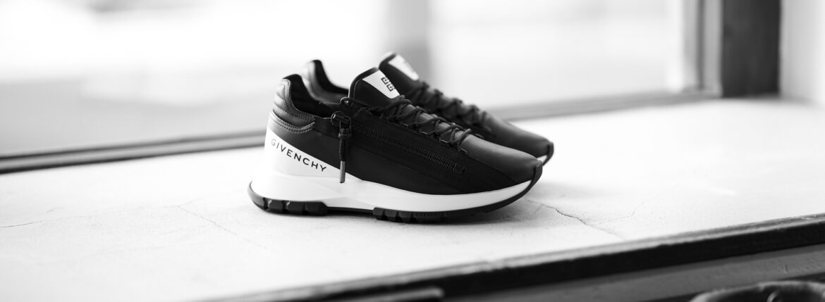 GIVENCHY（ジバンシー）SPECTRE ZIP RUNNERS (スペクター ジップ ランナーズ) ローカット ジップ スニーカー BLACK × WHITE (ブラック × ホワイト) Made in italy (イタリア製) 2025春夏 【発売開始】のイメージ