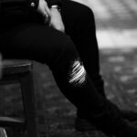 cuervo bopoha (クエルボ ヴァローナ) Sartoria Collection (サルトリア コレクション) Bal (バル) 9oz BLACK COMFORT DENIM ダメージ アンド レザーリペア タイトフィット ストレッチ クラッシュデニム パンツ BLACK × WHITE (ブラック × ホワイト・11) MADE IN JAPAN (日本製) 2025 【ご予約開始】愛知 名古屋 Alto e Diritto altoediritto アルトエデリット